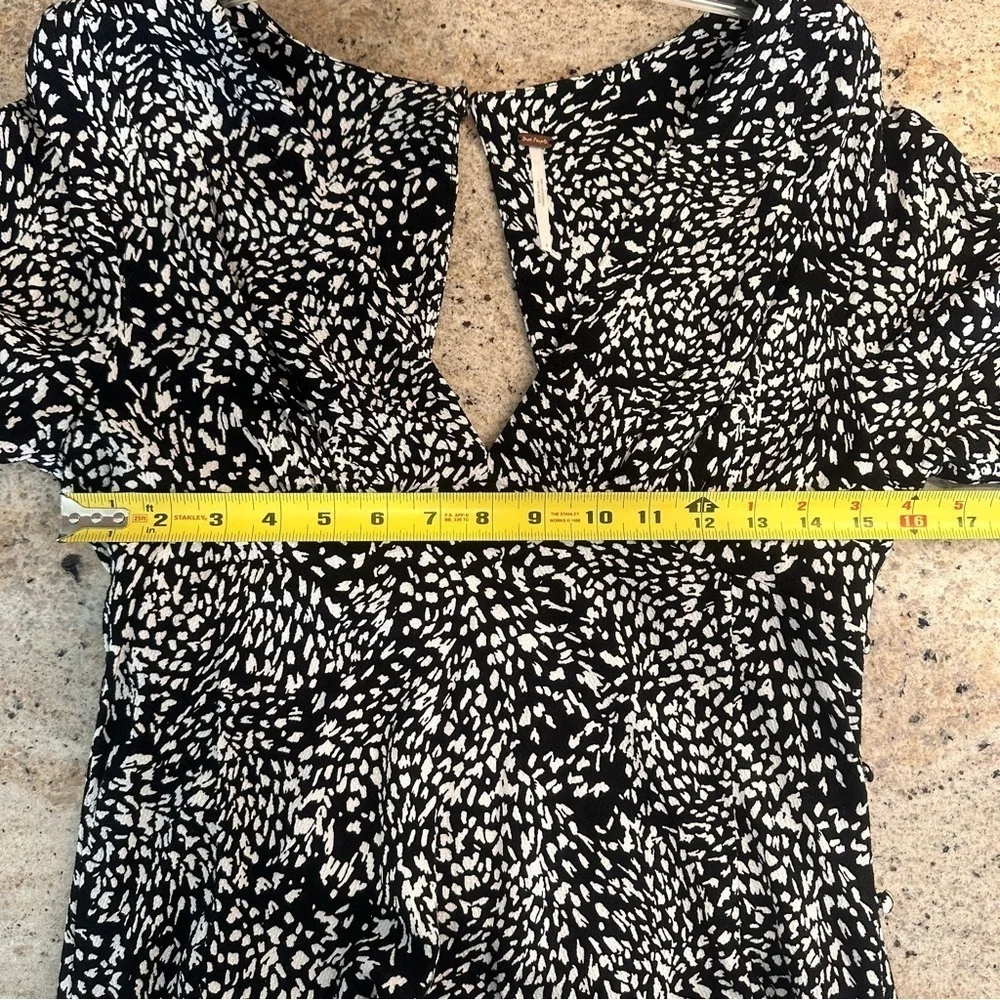 Free People Black White Looking for Love Short Sleeve Midi Dress Size 4